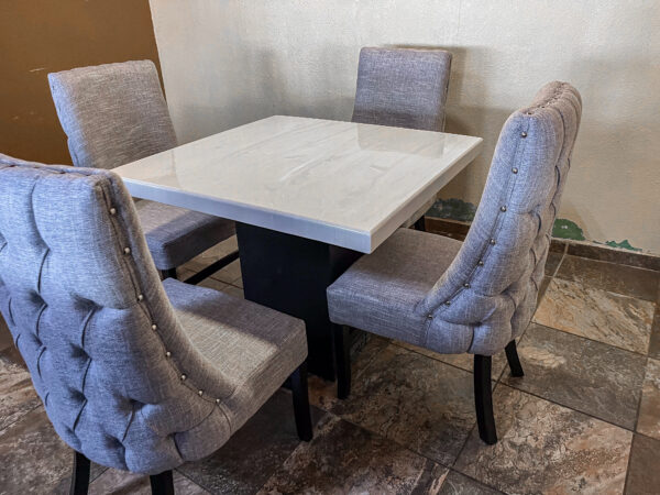 COMEDOR CON 4 SILLAS PARIS QUEEN PLATINO