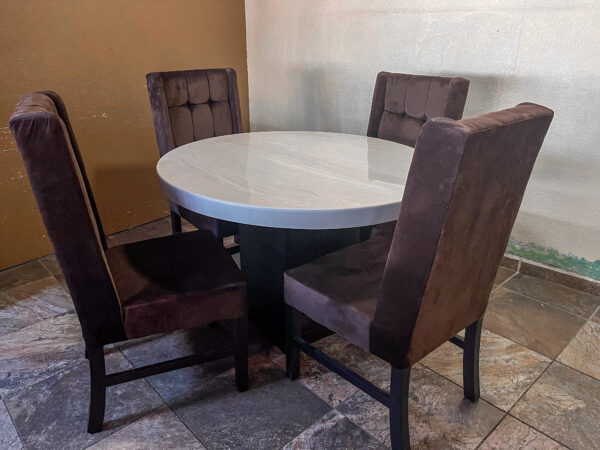 COMEDOR CON 4 SILLA ROMA TERCIOPELO CHOCOLATE