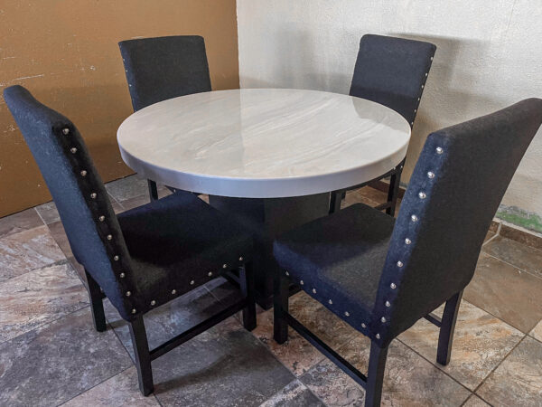 COMEDOR CON 4 SILLAS SOFI ANDROMEDA NEGRO