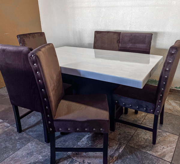 COMEDOR CON 6 SILLAS SOFI TERCIOPELO CHOCOLATE